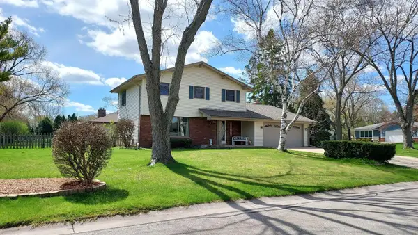 15415 W Fenway DRIVE, New Berlin, WI 53151