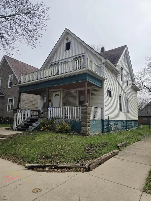 3233 W Auer AVENUE, Milwaukee, WI 53216