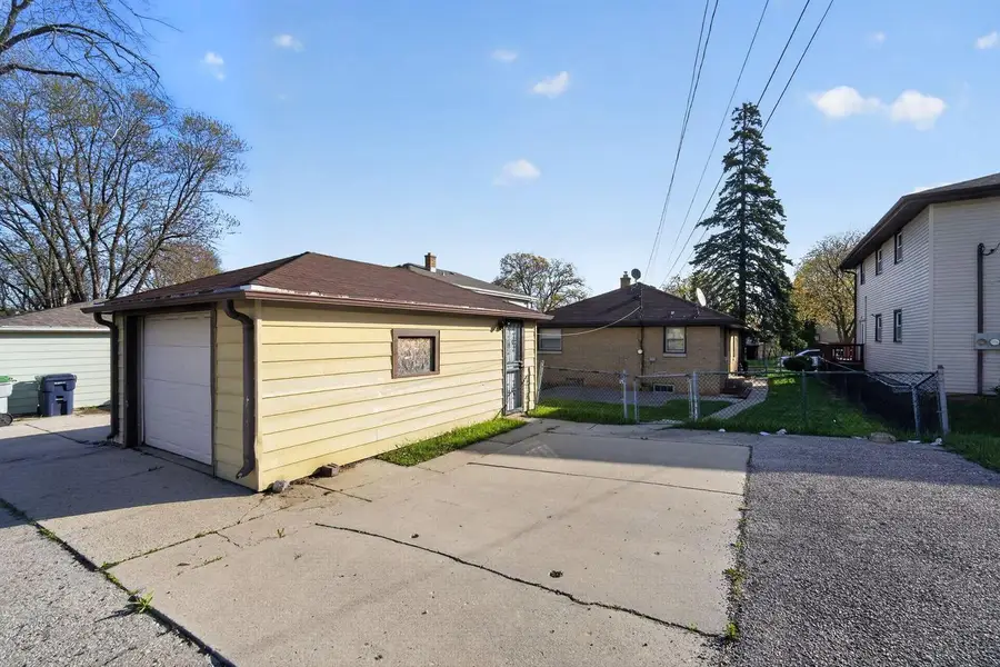 7471 W Beckett AVENUE, Milwaukee, WI 53216 - #2