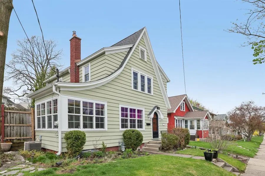 208 Oakland AVENUE, Waukesha, WI 53186 - #2