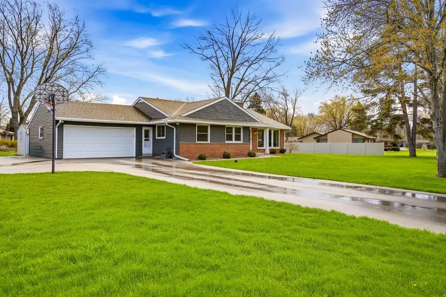 W228N3952 Crescent DRIVE, Pewaukee, WI 53072 - #3