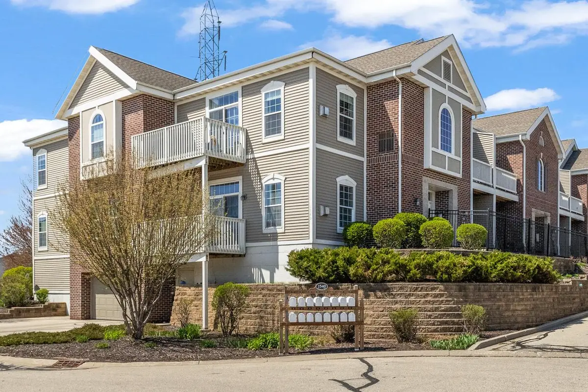 1540 Roxbury WAY #201, Waukesha, WI 53186 - #1