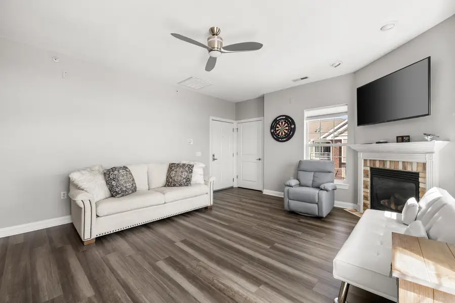 1540 Roxbury WAY #201, Waukesha, WI 53186 - #3