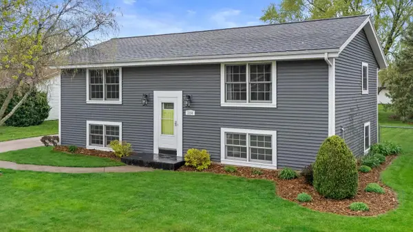 1254 Market PLACE, Waukesha, WI 53189