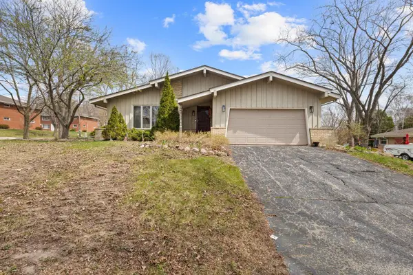 N42W5598 Wilshire DRIVE, Cedarburg, WI 53012