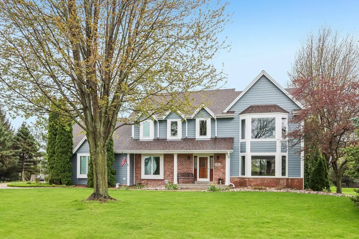 N53W26727 Arrowhead DRIVE, Pewaukee, WI 53072 - #1