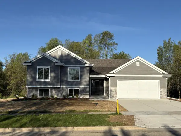 271 Cardinal DRIVE, Sullivan, WI 53178