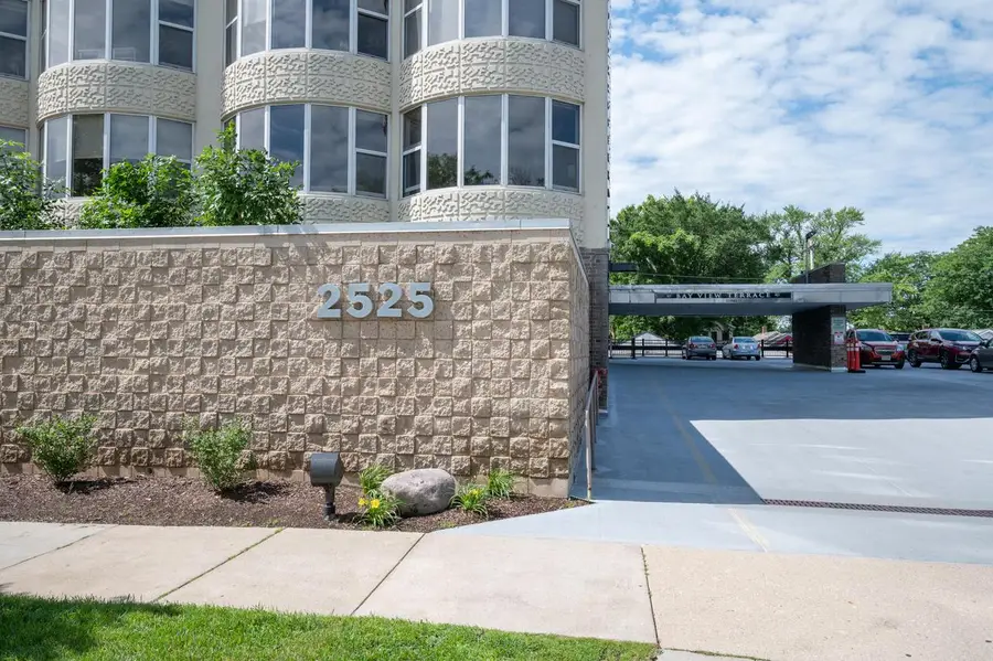 2525 S Shore DRIVE #2A, Milwaukee, WI 53207 - #2