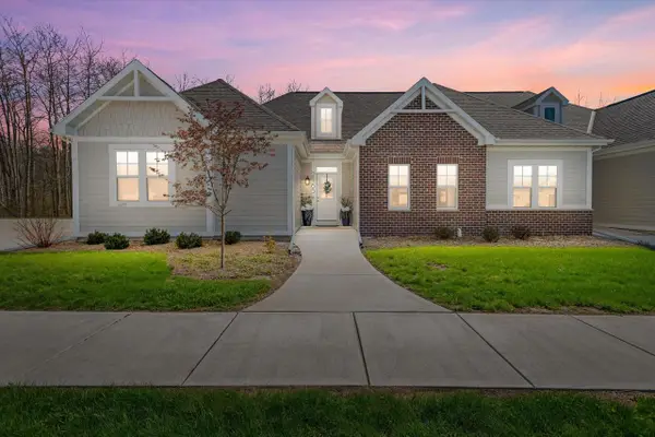 2165 W Colonial Woods DRIVE, Oak Creek, WI 53154