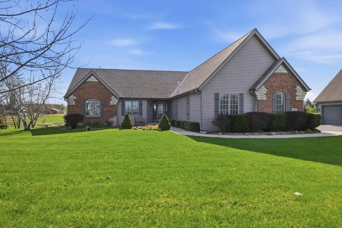 W334S7280 Milos WAY, Mukwonago, WI 53149 - #1