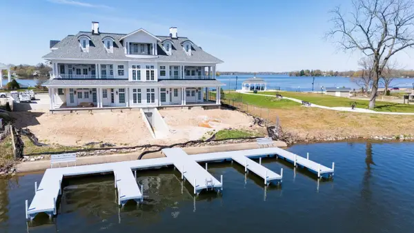 503 N Lake ROAD #1, Oconomowoc, WI 53066