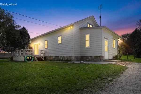 W1852 Washington ROAD, Oconomowoc, WI 53066