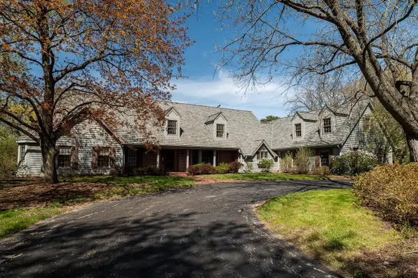 9731 Hilltop LANE, Mequon, WI 53092