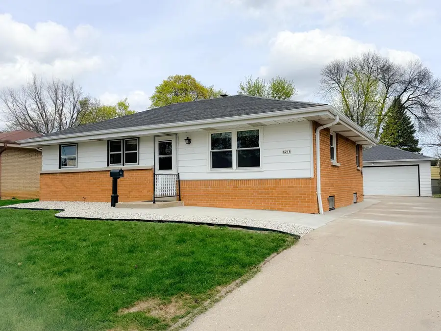 8218 W Potomac AVENUE, Milwaukee, WI 53218 - #3