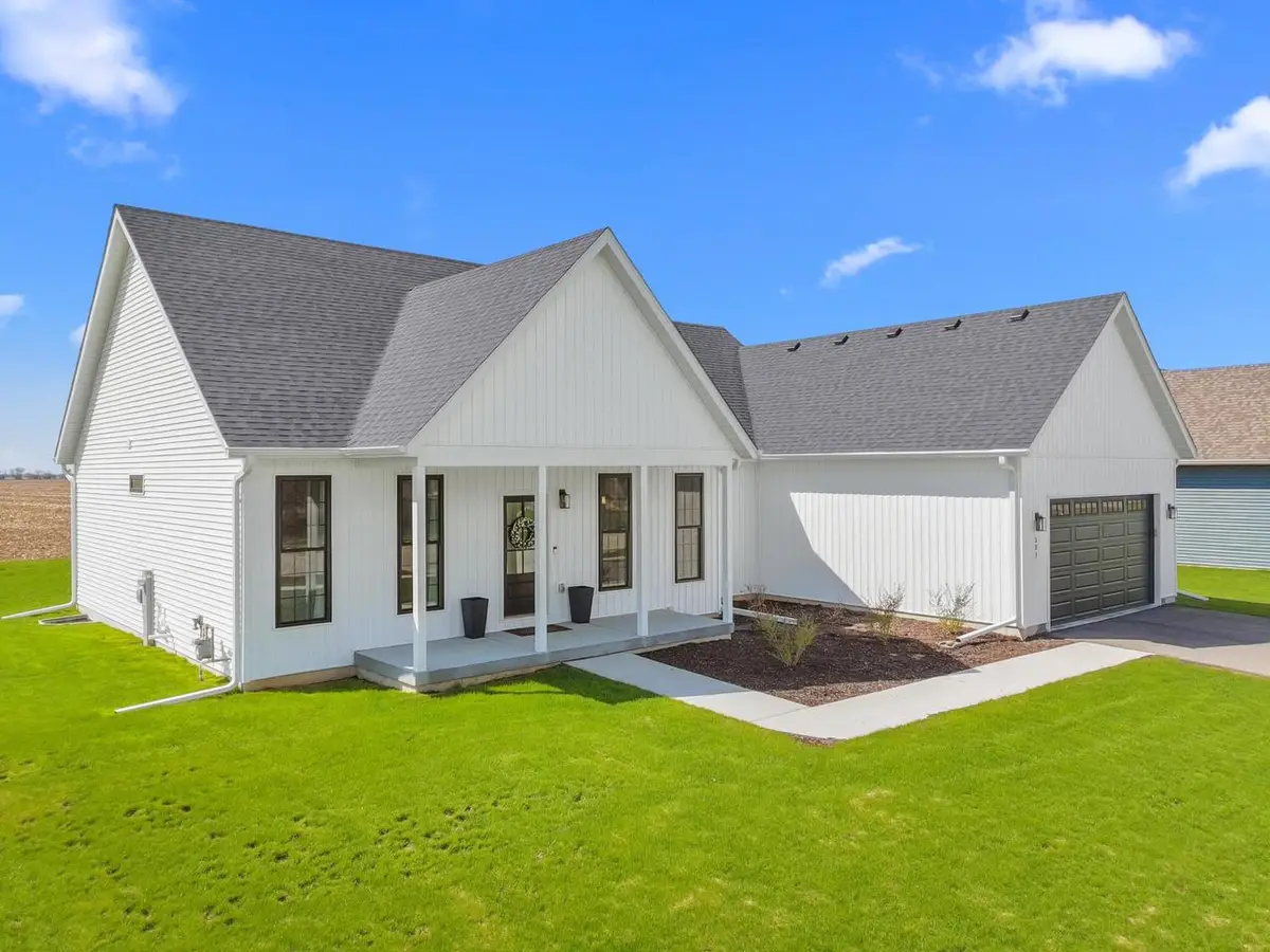 501 Fairview DRIVE, Walworth, WI 53184 - #1