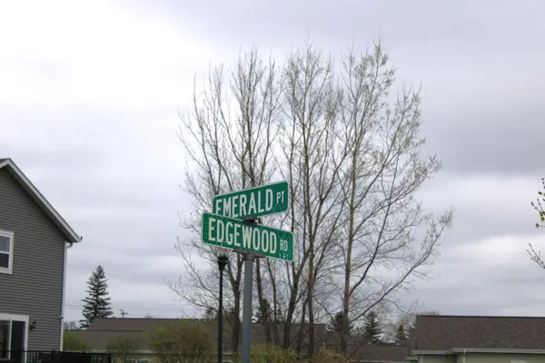 509 Emerald POINT #16, Kewaskum, WI 53040