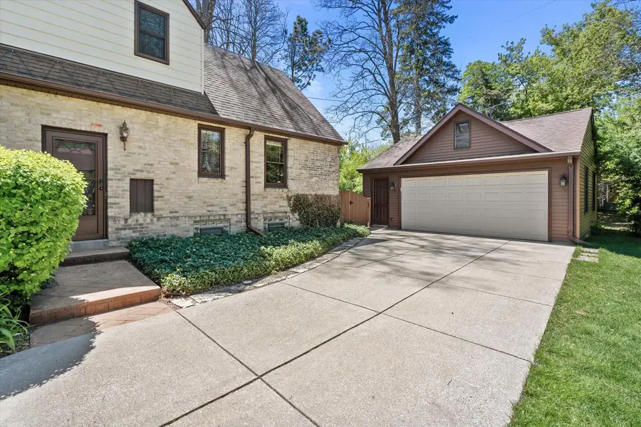 7015 N Milwaukee River PARKWAY, Glendale, WI 53209 - #3