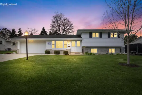 W174N9433 Devon Wood ROAD, Menomonee Falls, WI 53051