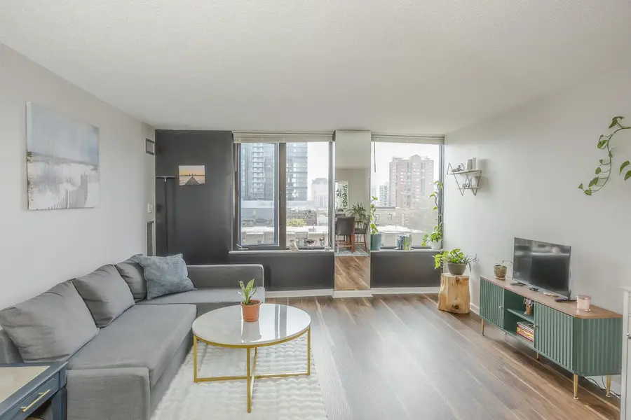 929 Astor STREET #605, Milwaukee, WI 53202 - #2