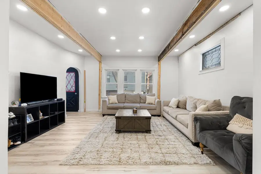 919 E Land PLACE, Milwaukee, WI 53202 - #3