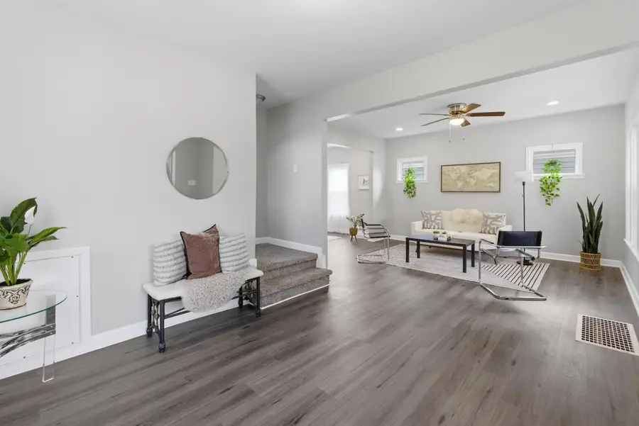 6818 Maple TERRACE, Wauwatosa, WI 53213 - #2