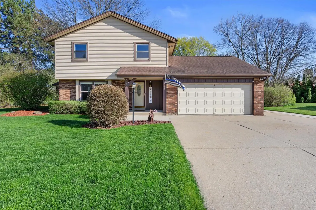 15255 Glenora COURT, New Berlin, WI 53151 - #1
