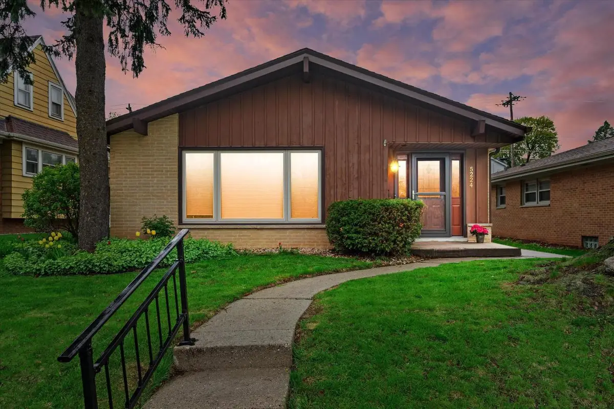 5224 Rita DRIVE, Milwaukee, WI 53219 - #1