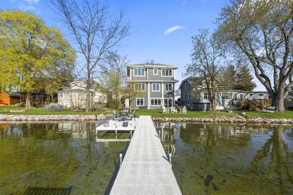 417 Golden Lake ROAD, Summit, WI 53066