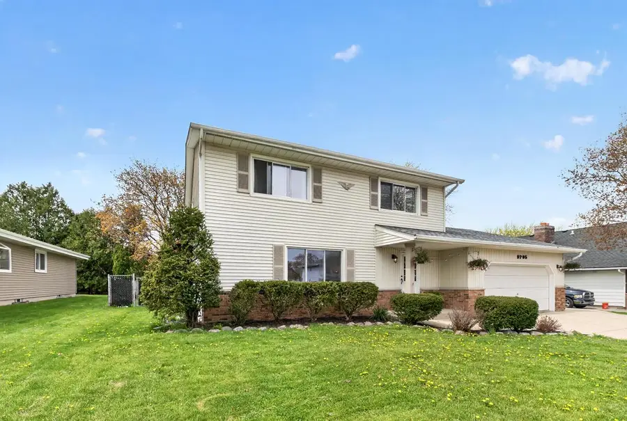 9705 S Veronica DRIVE, Oak Creek, WI 53154 - #2