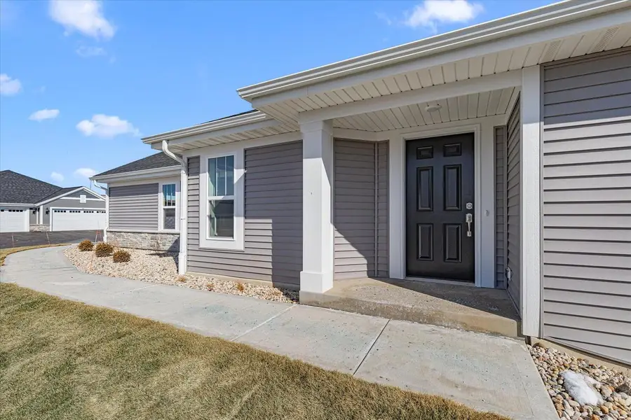 532 Hunter Oaks BOULEVARD #0502, Watertown, WI 53094 - #2