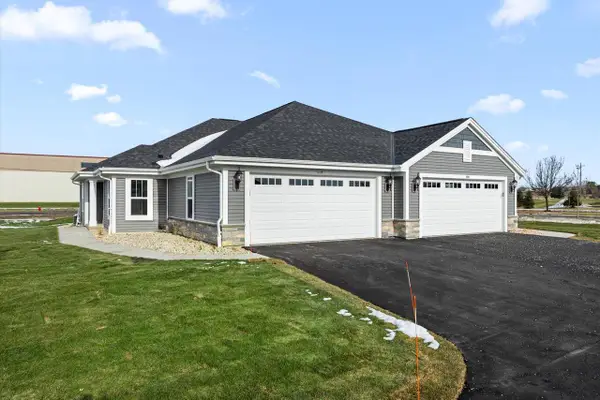 504 Hunter Oaks BOULEVARD #1001, Watertown, WI 53094