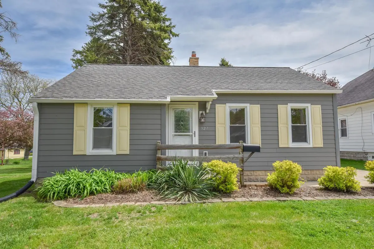927 Genesee STREET, Waukesha, WI 53186 - #1