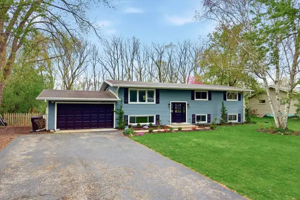 1015 Devonshire ROAD, Delafield, WI 53018