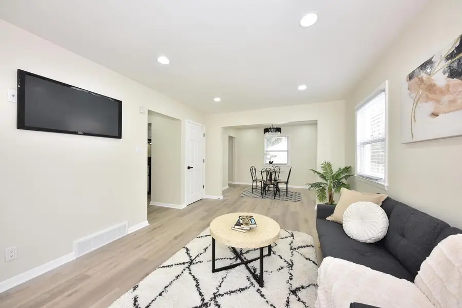 8106 W Herbert AVENUE, Milwaukee, WI 53218 - #3