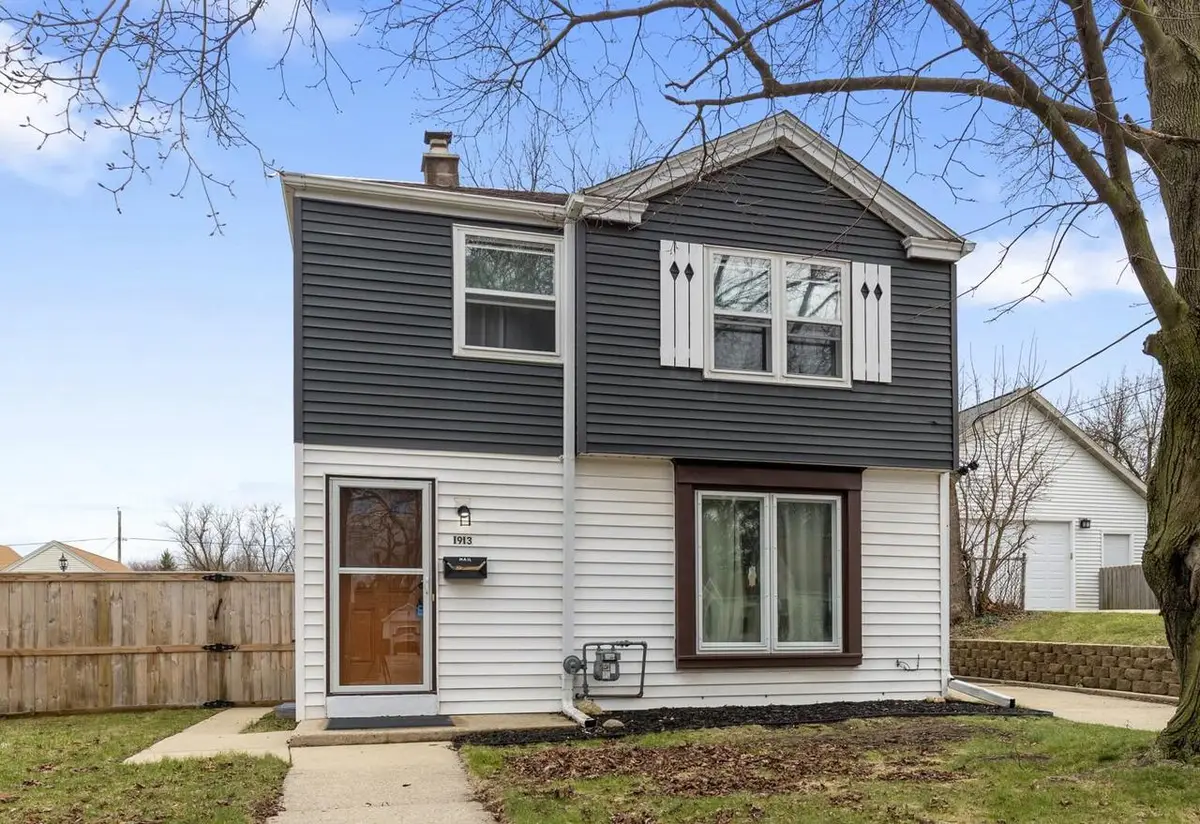 1913 E Eden PLACE, Saint Francis, WI 53235 - #1
