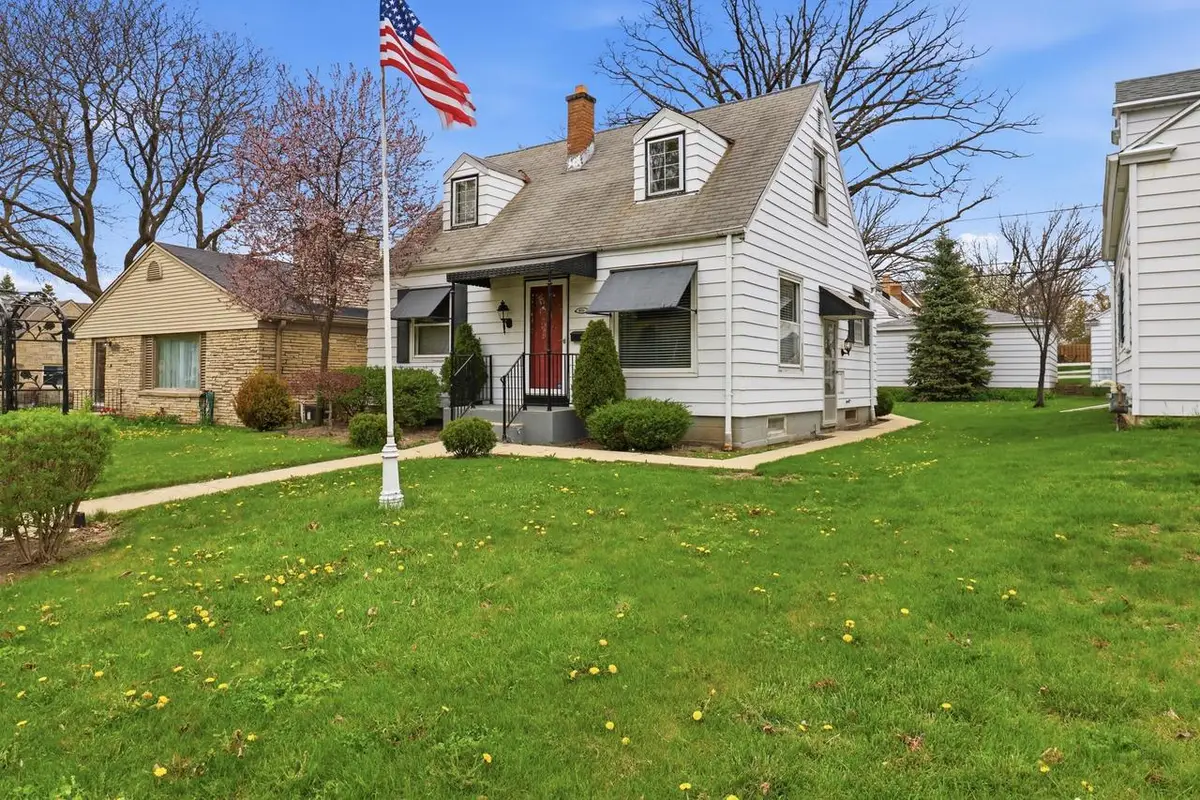 8526 W Center STREET, Milwaukee, WI 53222 - #1