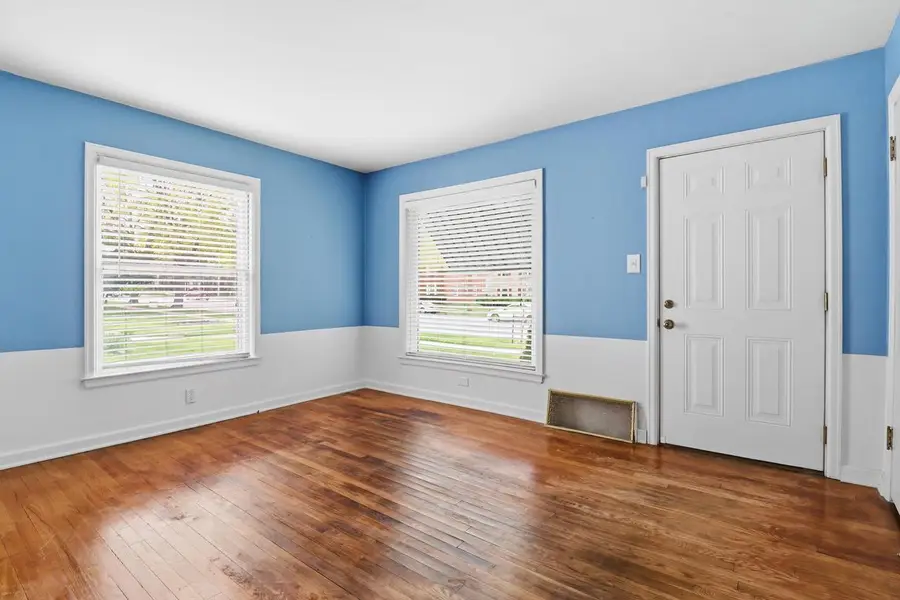 8526 W Center STREET, Milwaukee, WI 53222 - #3