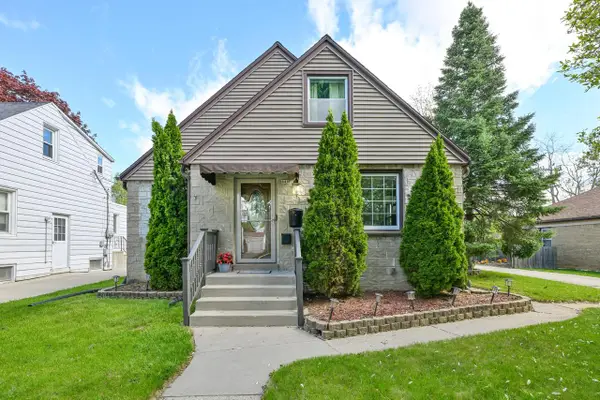 440 E Norwich STREET, Milwaukee, WI 53207