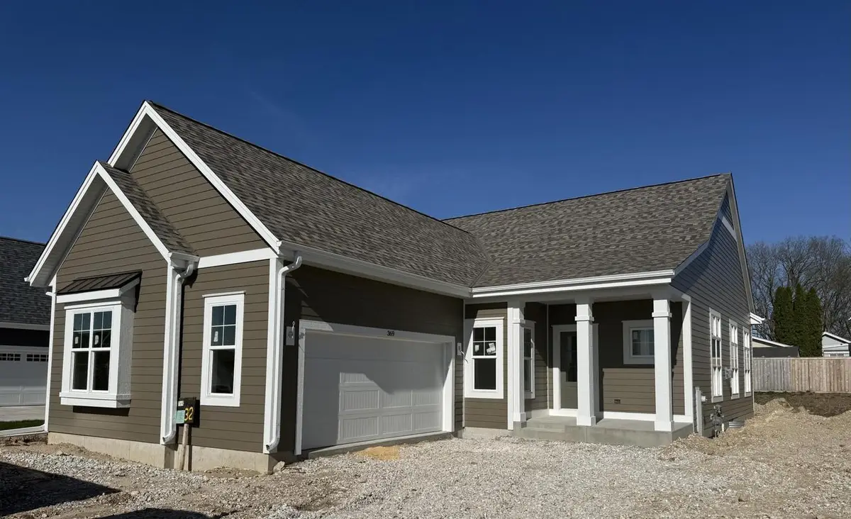 369 Evergreen LANE, Pewaukee, WI 53072 - #1