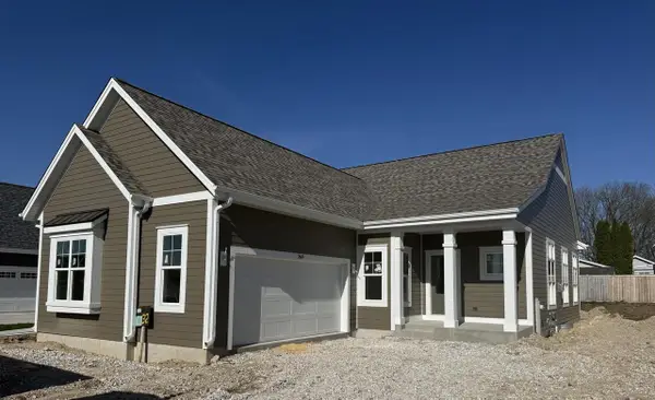 369 Evergreen LANE, Pewaukee, WI 53072