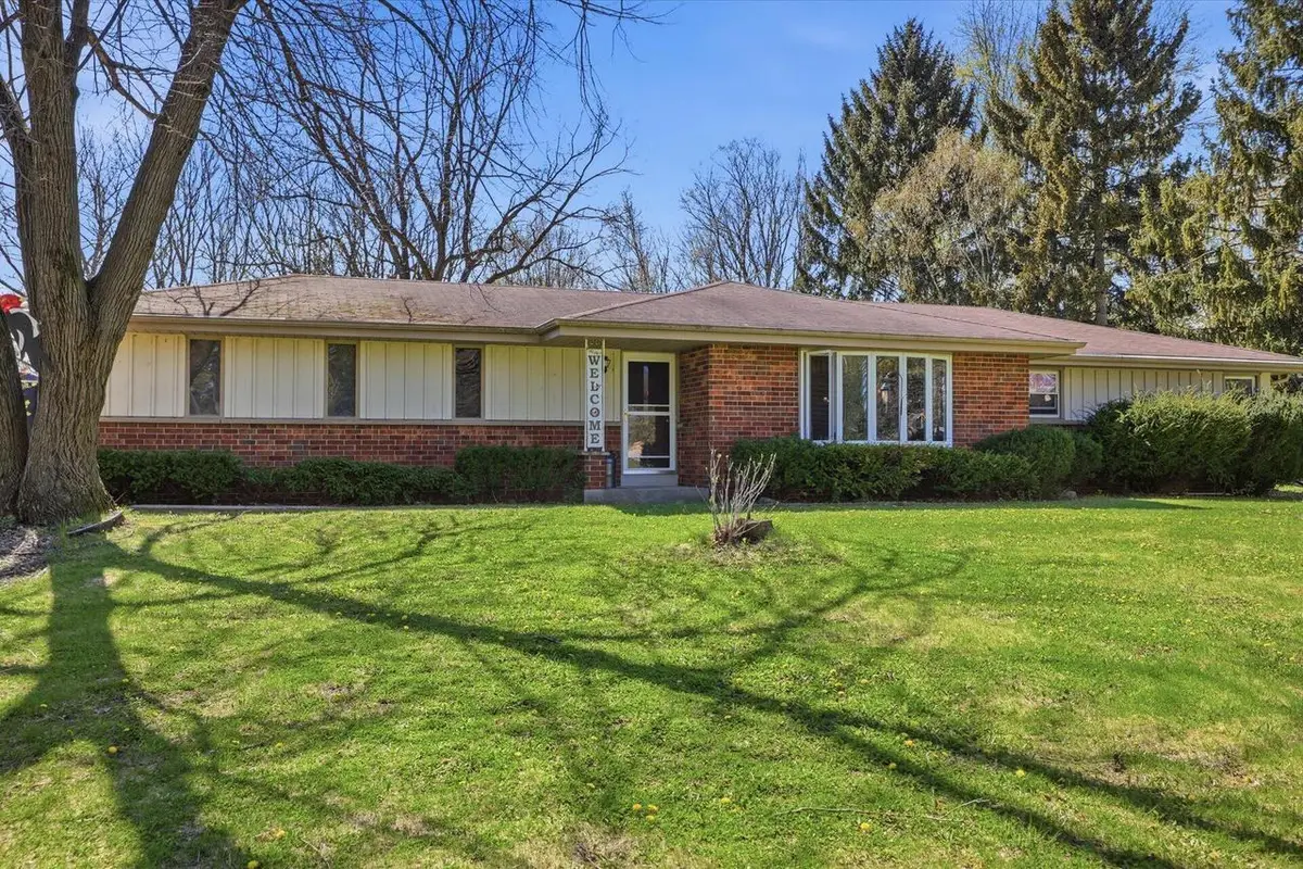 5845 Oxford LANE, New Berlin, WI 53146 - #1