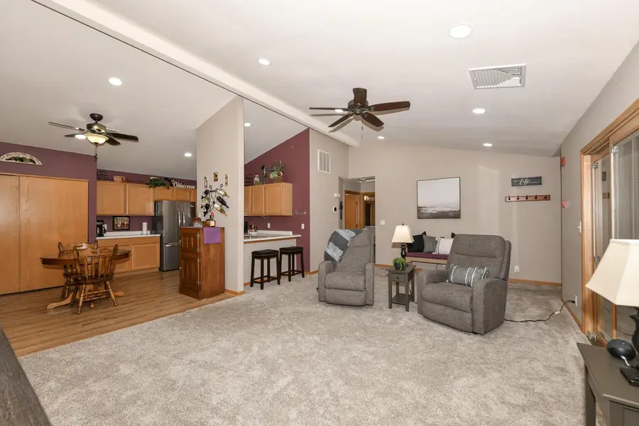 2112 Woodburn ROAD #H, Waukesha, WI 53188 - #2
