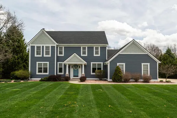 612 Hunters CROSSING, Slinger, WI 53086