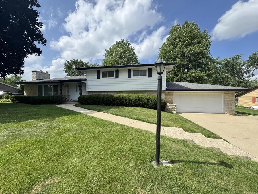 17010 Salentine DRIVE, New Berlin, WI 53151 - #2