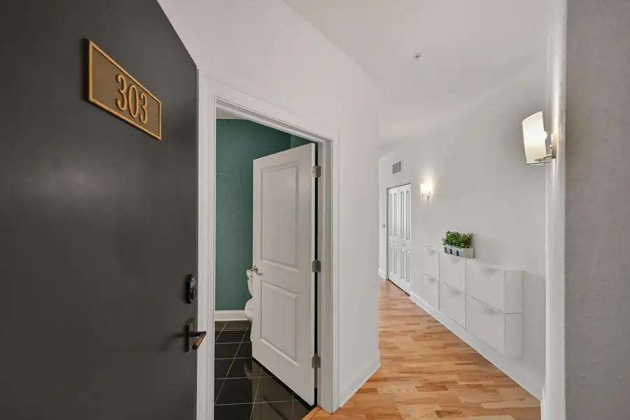 606 Wisconsin AVENUE #303, Milwaukee, WI 53203 - #2