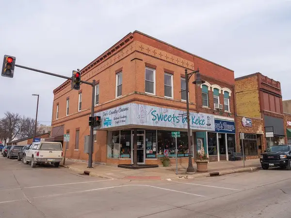 2 E Main STREET, NEW HAMPTON, IA 50659