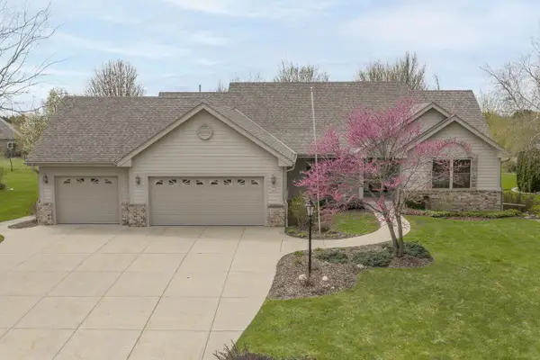 2649 Oak Knoll DRIVE, Jackson, WI 53037