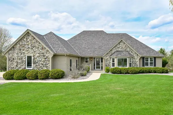 1619 Tallgrass CIRCLE, Waukesha, WI 53188
