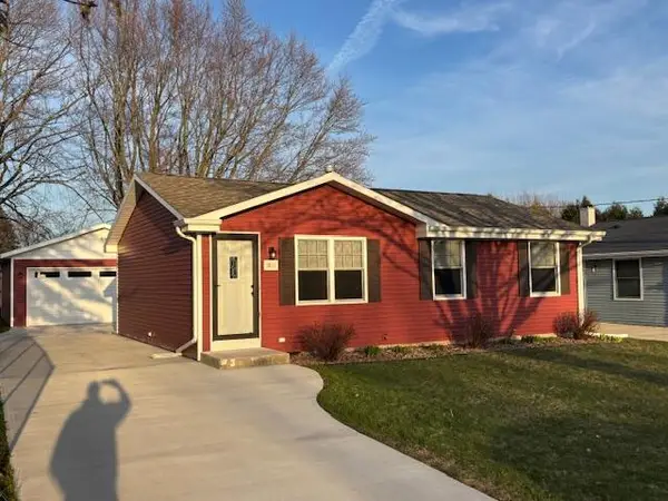 1631 Galax DRIVE, Manitowoc, WI 54220