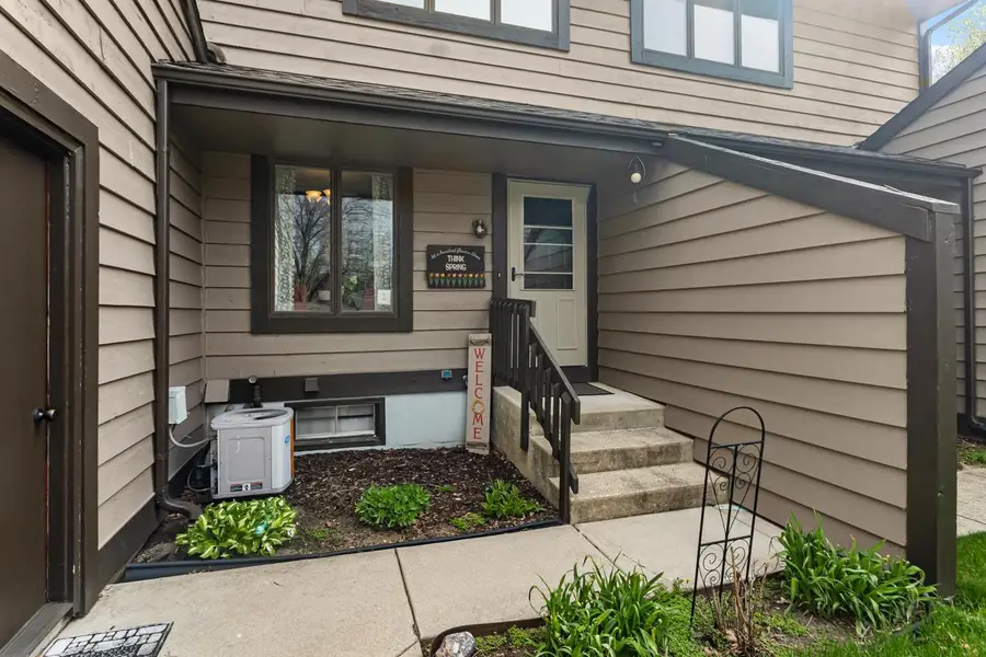 128 Glenview COURT, Janesville, WI 53548 - #3